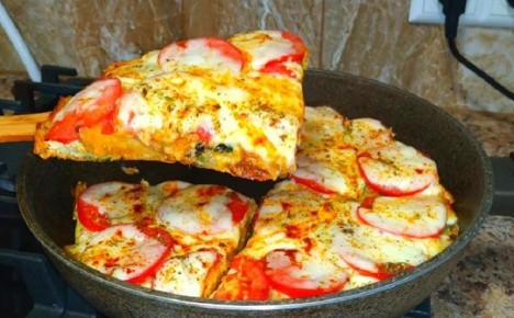 Ненапрягая кулинарные навыки: готовим ленивую пиццу на сковороде за 10 минут