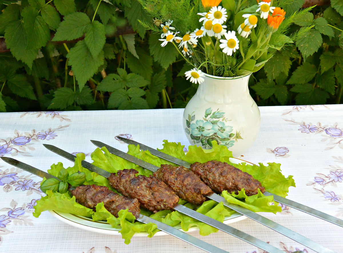 Люля-кебаб на мангале: простой и вкусный рецепт для теплых выходных