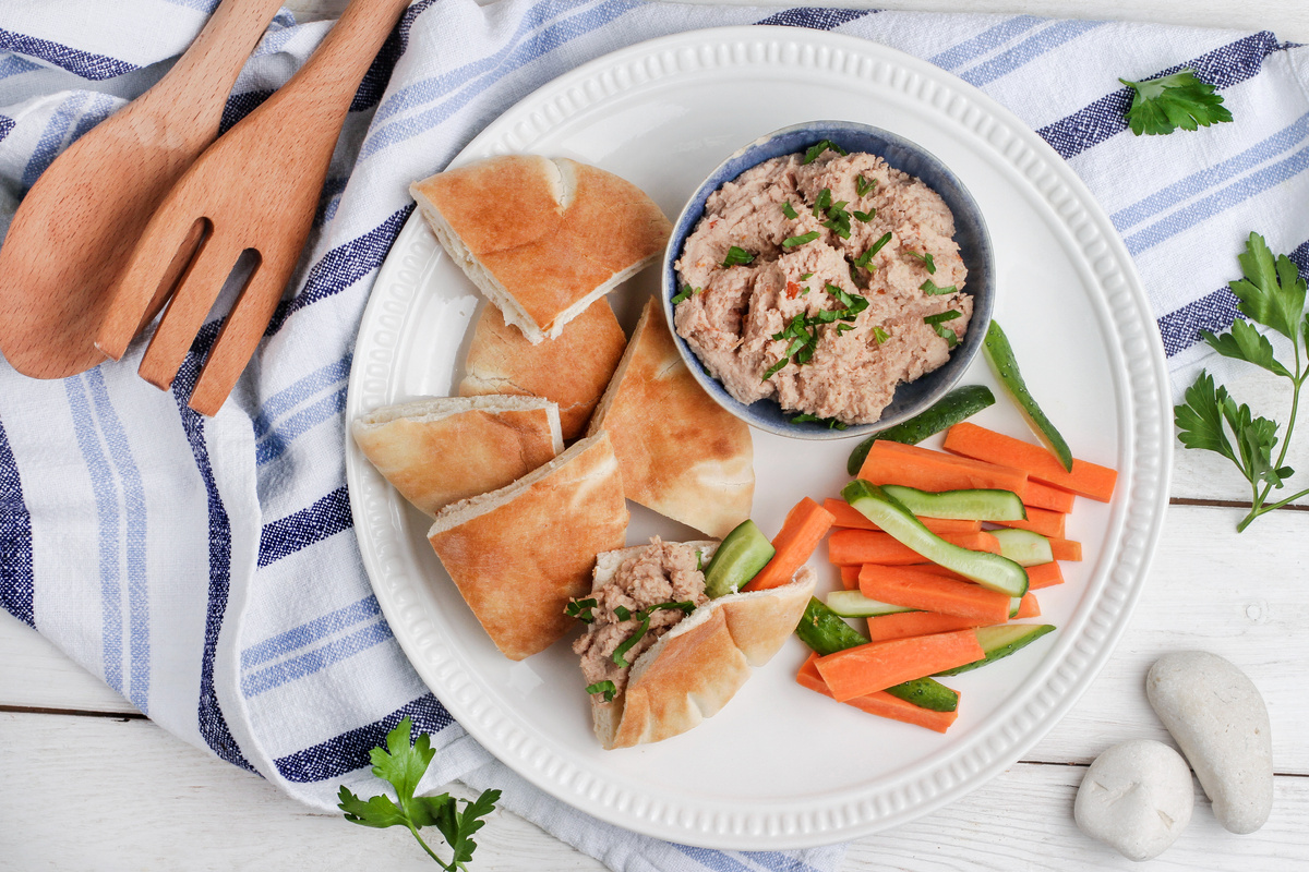 Пита с тунцом и овощами: утреннее наслаждение в Афинах