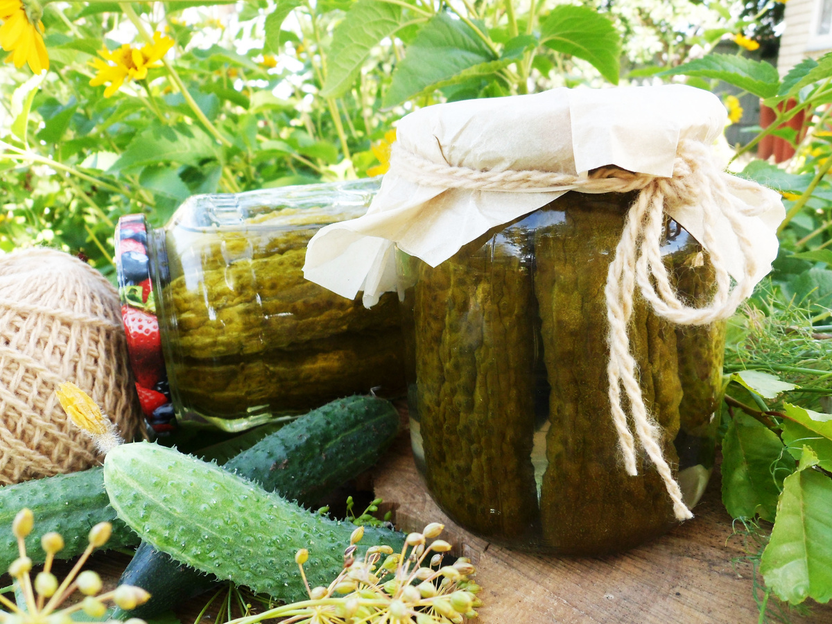 Сладкие маринованные огурцы с чесноком: простой рецепт для каждого