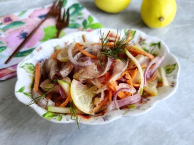 Непревзойденный вкус: Салат с селедкой и яблоками для ваших праздников