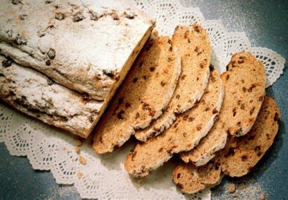 Необычный хлеб с инжиром и фундуком