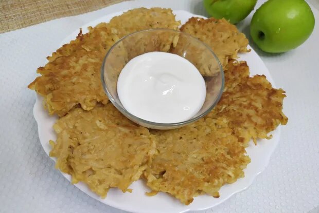 Кулинарное волшебство: Яблочные оладьи на завтрак
