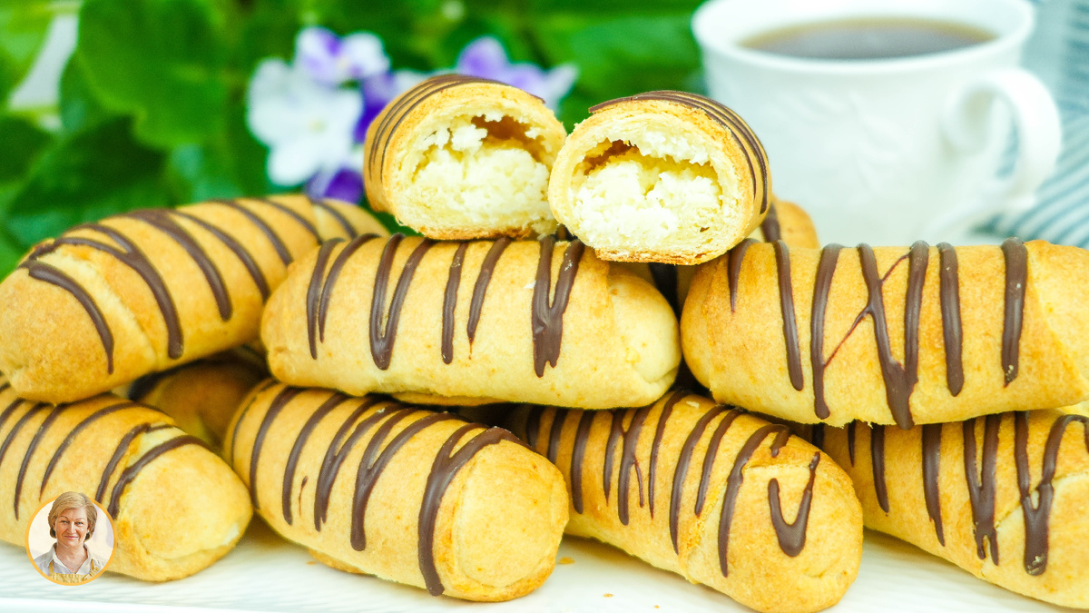 Нежные рулетики "Баунти" с кокосовой начинкой, которые вдохновят на чаепитие