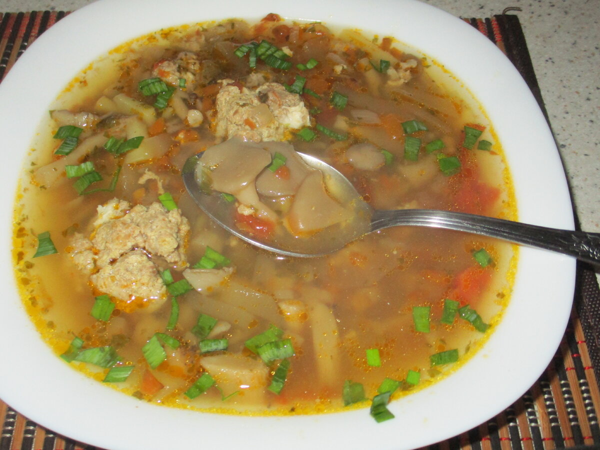 Легкий и вкусный грибной суп с фрикадельками для вашей семьи