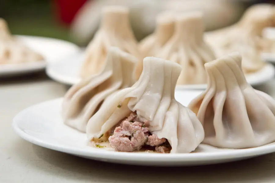 Как приготовить хинкали с говядиной и свининой: секреты грузинской кухни