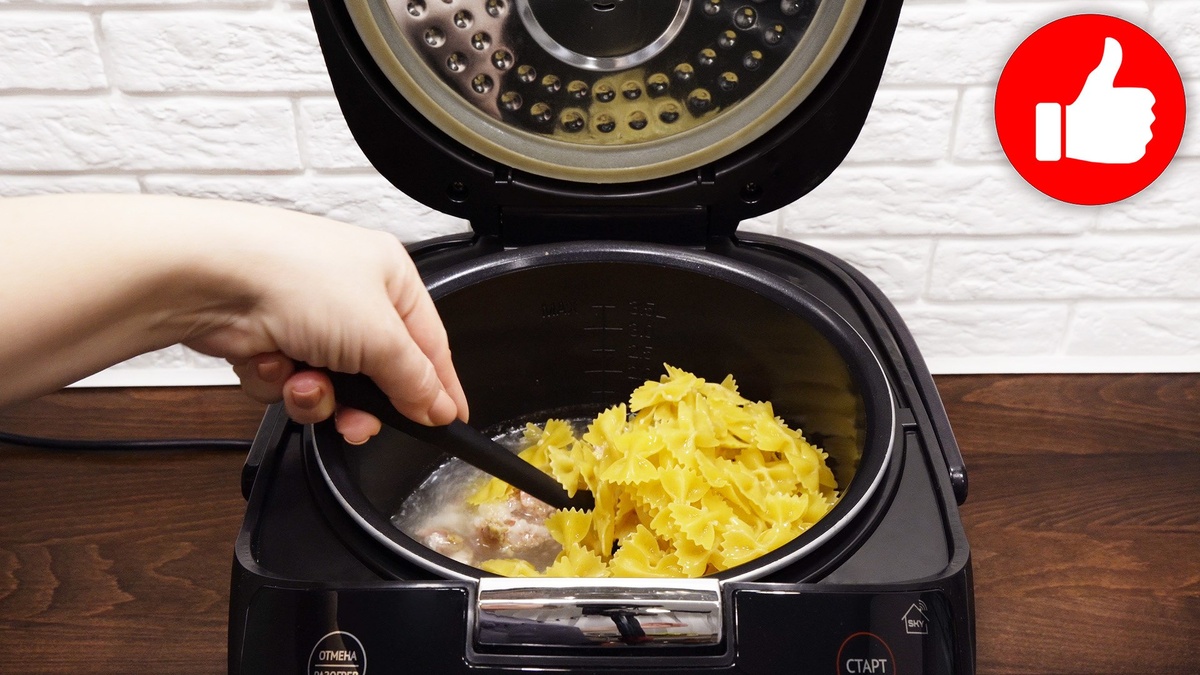 Вкусный обед за 30 минут: макароны с тушенкой и перцем в мультиварке