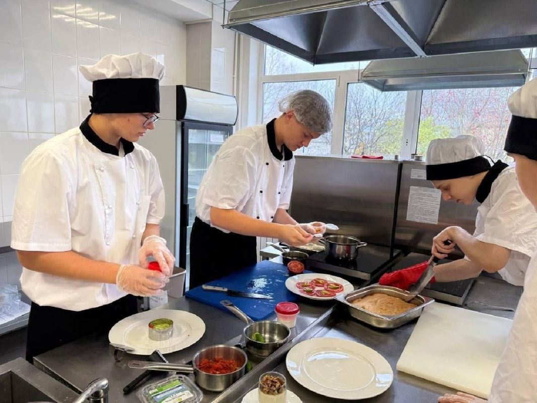 Кулинарный праздник в Губернском колледже: студенты отмечают День повара