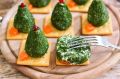 Закуска «Ёлочки из крекеров»
