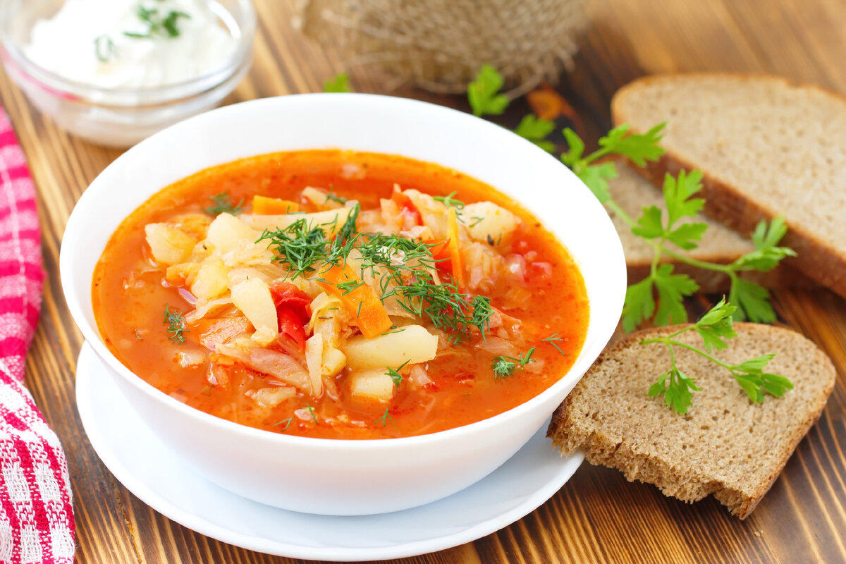 Летняя классика: щи с помидорами на ваш стол