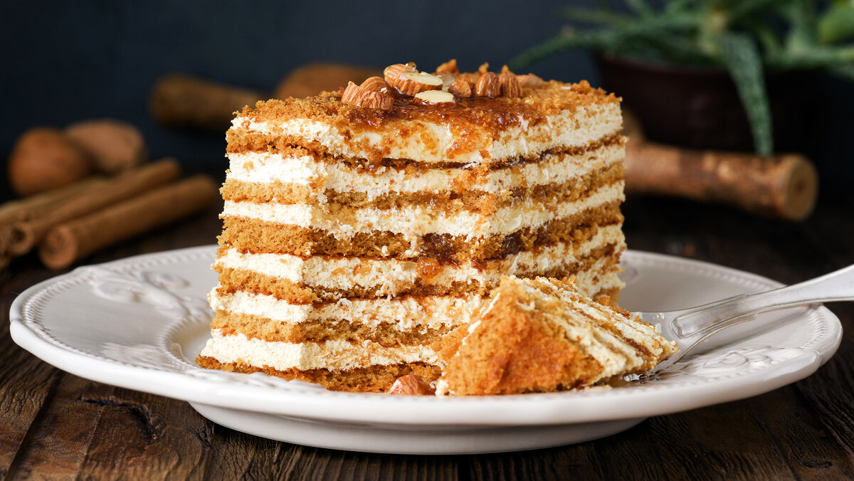 Неожиданная история любимого торта «Медовик»