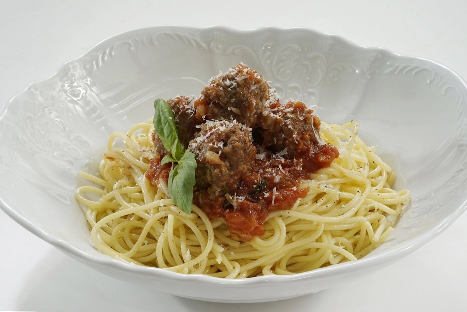 Паста с говяжьими фрикадельками