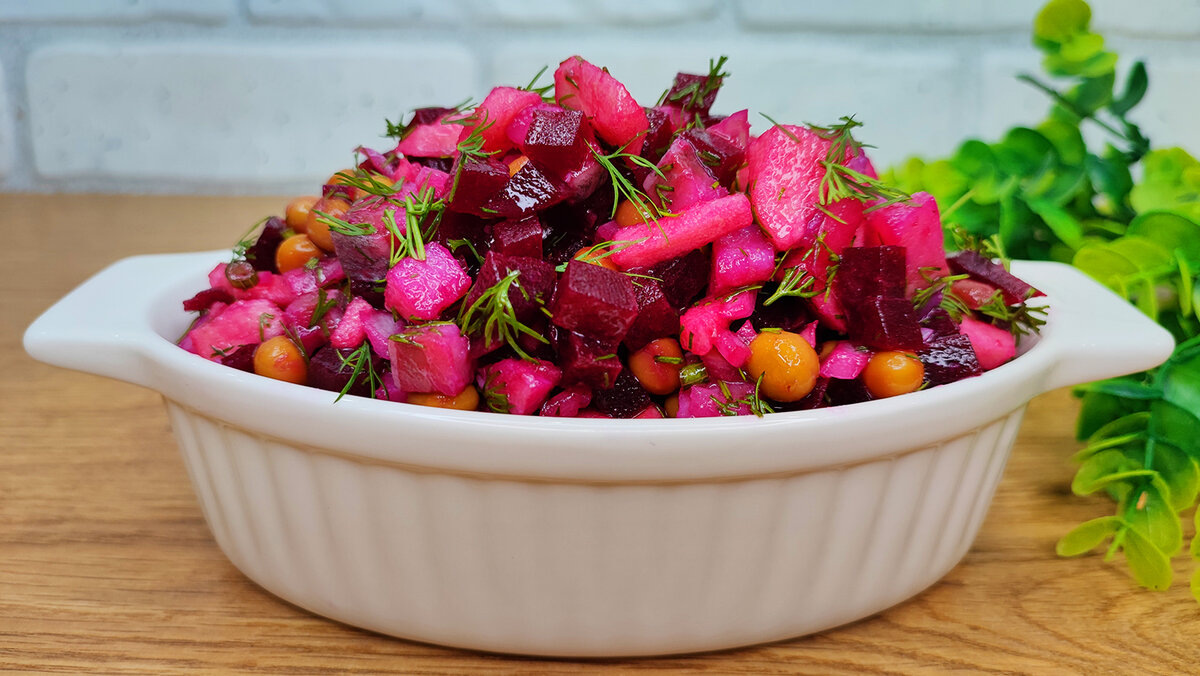 Оригинальный салат со свёклой и сельдью: яркое угощение для любого стола