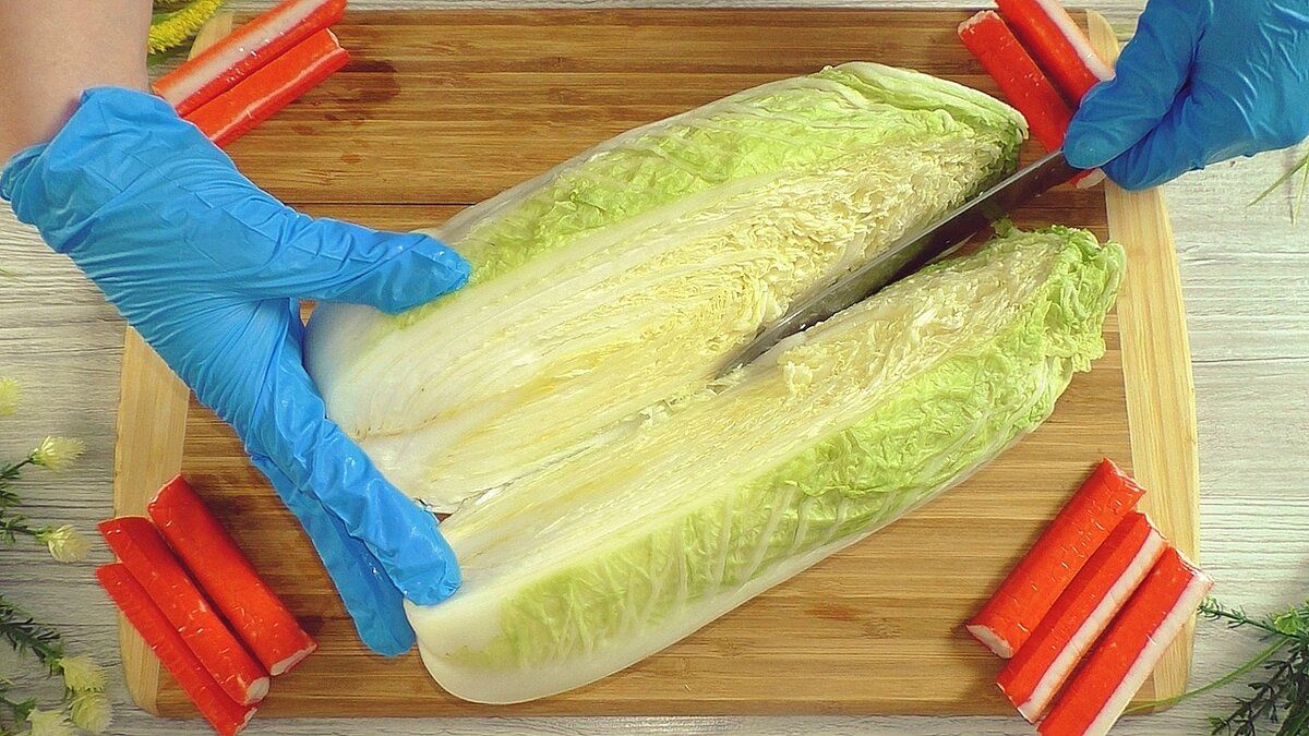 Легкий салат с крабовыми палочками: быстрый рецепт за 5 минут