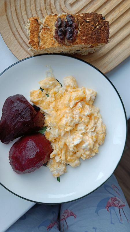 Топ пп-блюд апреля: от яблочно-кокосовой гранолы до ленивого хачапури