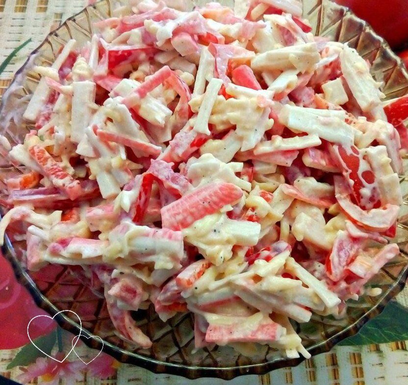 Салат из крабовых палочек: вкусный и быстрый рецепт для вашего стола