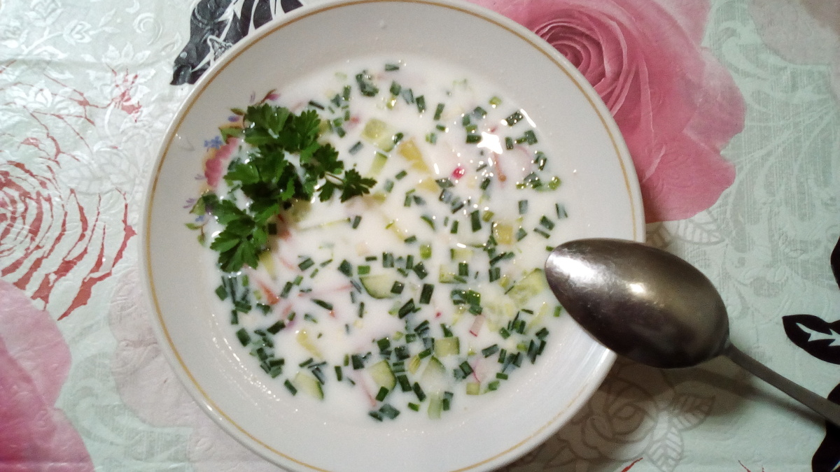 Окрошка с кефиром и минералкой: летний хит на вашем столе