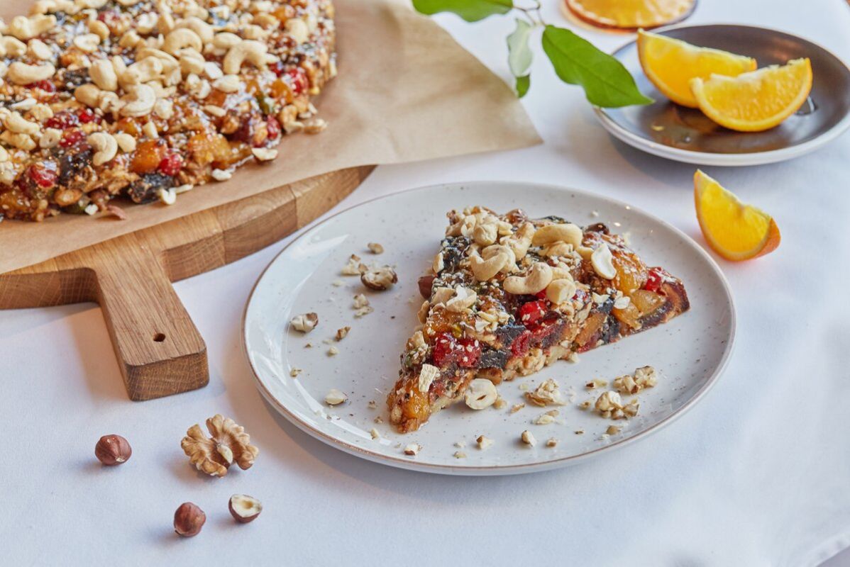 Ароматный пирог с орехами и сухофруктами для всей семьи