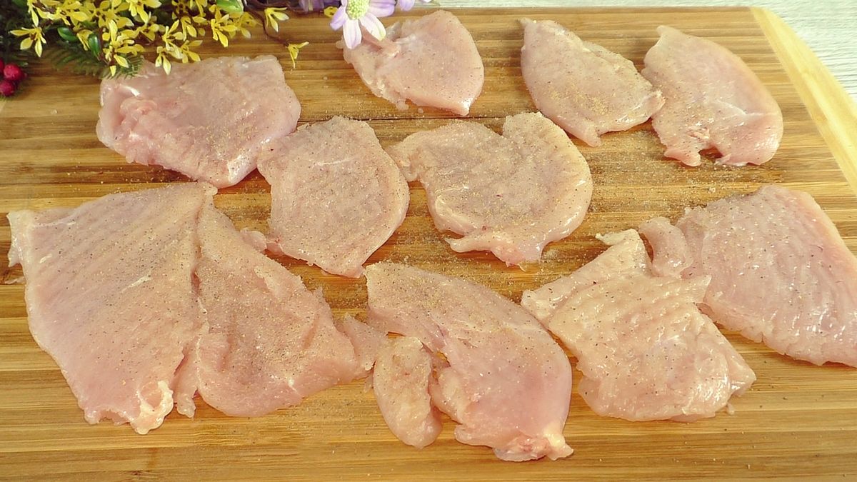 Куриное филе в луково-сметанном кляре: простой и вкусный рецепт на ужин