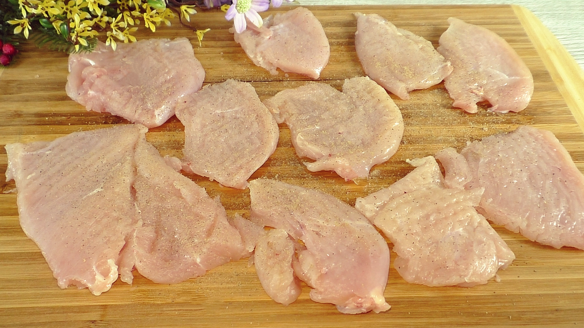 Куриное филе в луково-сметанном кляре: простой и вкусный рецепт на ужин