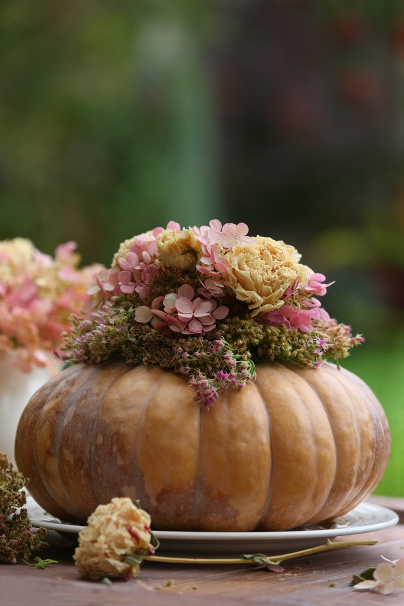 Осенние радости: как создать в вазе для цветов тыкву с магией природы
