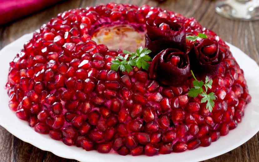 Салат Гранатовый браслет: как удивить гостей ярким и вкусным блюдом