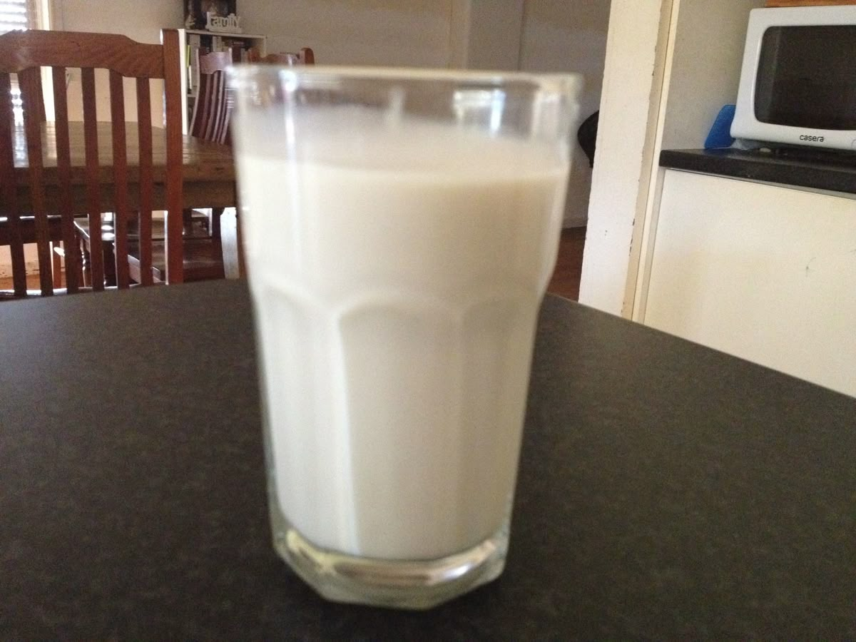 После 50 кальций нужен иначе: как перестать считать молоко магическим источником