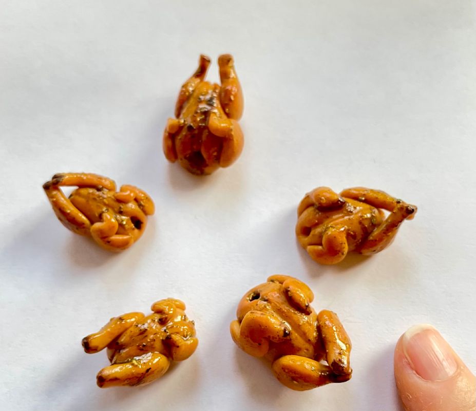 Миниатюрная курица на новогодний стол: как создать идеальное блюдо из полимерной глины