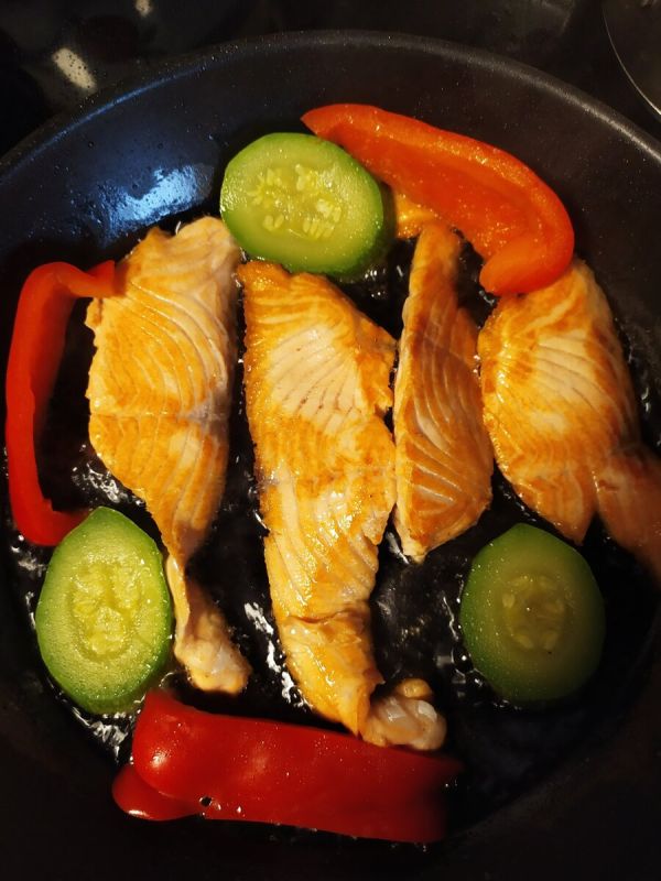 Вкусная зима: нежная форель с овощами для уютного ужина