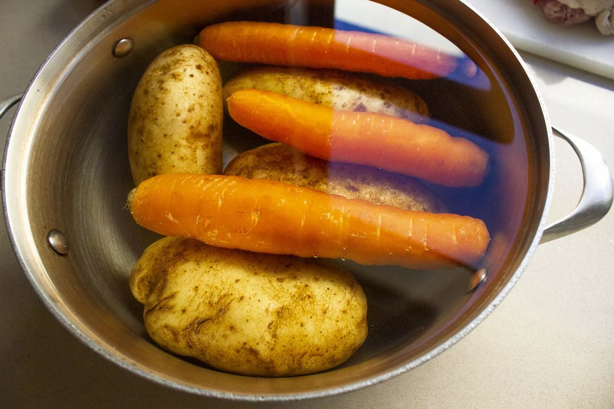 Как использовать овощной отвар: три полезных способа для дома и красоты