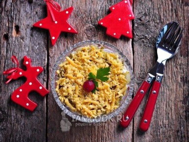 Нежный праздничный салат со шпротами, который покорит любого