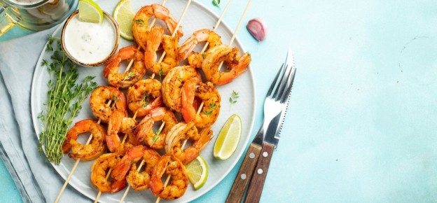 Острые креветки в хрустящей обсыпке: простой рецепт за 20 минут