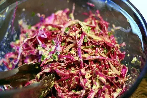 Освежающий мексиканский салат с капустой и перцем