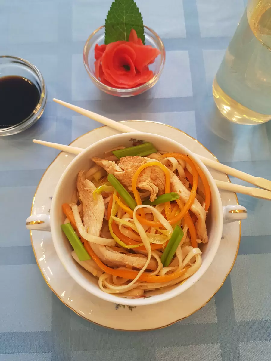 Нежная японская лапша с курицей: быстрое и вкусное решение для ужина