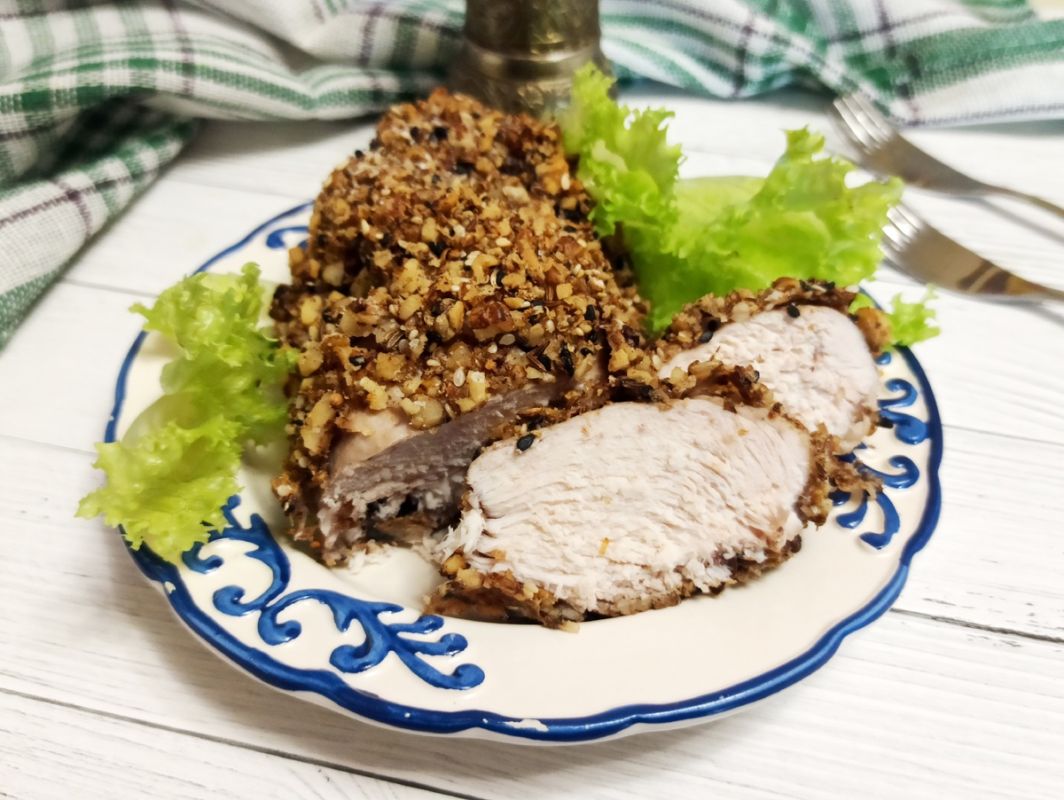Сочные куриные грудки в ореховой корочке: простой рецепт на каждый день