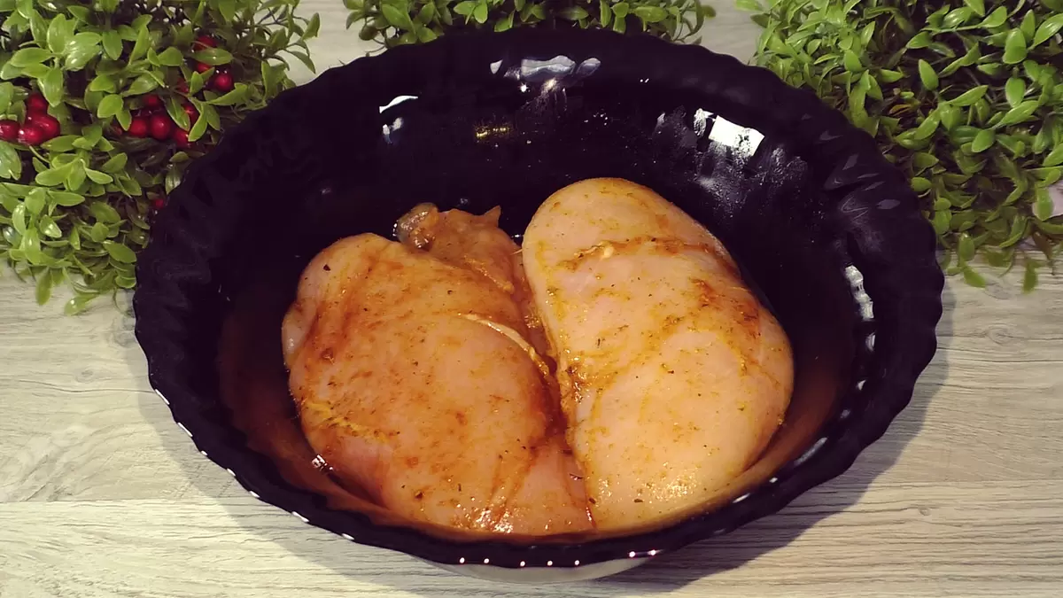 Вкусное решение для закусок: как приготовить куриную грудку с ароматом и сочностью