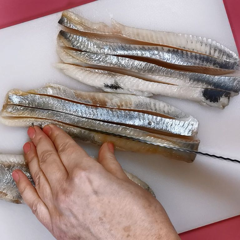 Непревзойденный вкус: Салат из селедки с необычным сочетанием ингредиентов
