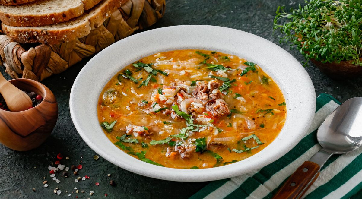 Суп харчо с тушенкой: удивите близких простым и вкусным блюдом