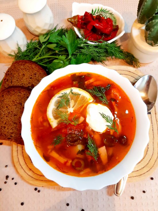 Лёгкая и аппетитная солянка с курицей