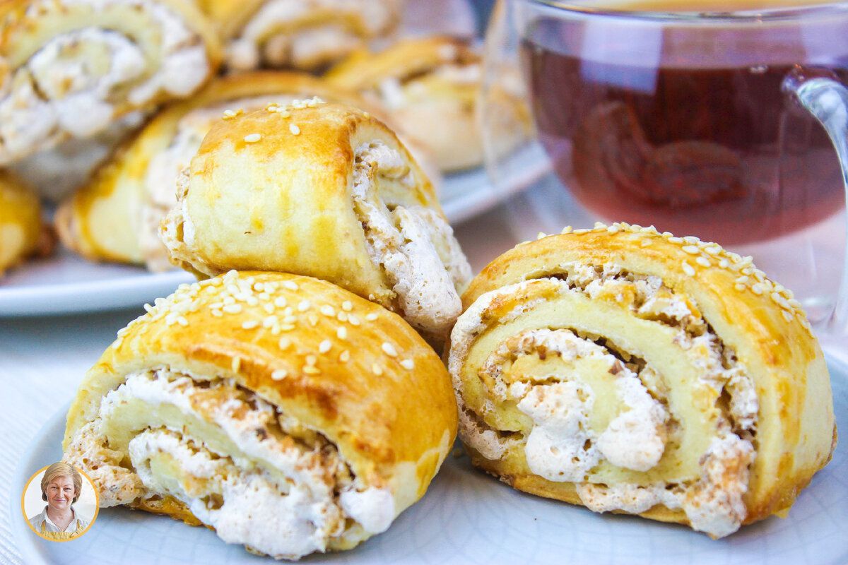 Нежное песочное печенье с орехами и воздушным безе