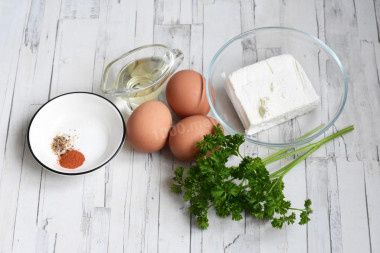 Простой и аппетитный творог с яйцом на сковороде