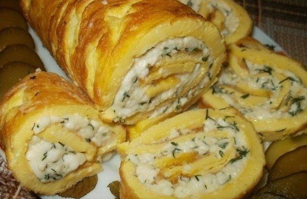 Как приготовить омлетный рулет с плавленым сыром