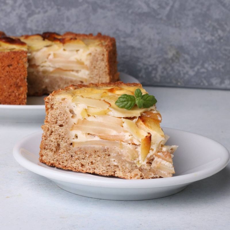Пирог с яблоками на творожной основе: просто и вкусно