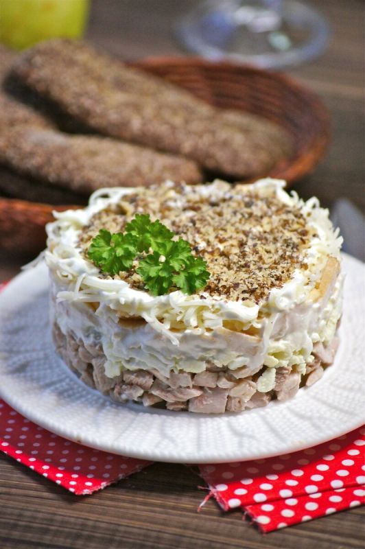 Салат «Анютка»: вкусное решение для вашего стола